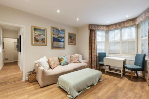 Elegant Two Bedroom Flat in Redcliffe Gardens